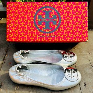 Tory Burch Reva Leather Flats in Metallic Silver w/ Double T Logo, Like New